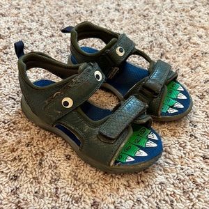 Carter’s toddler boy’s dinosaur sandals size 11 🦖